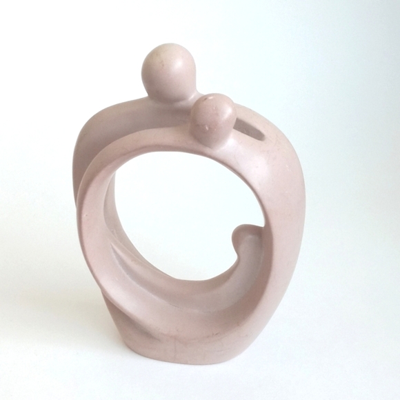 Unique Antique Alabaster Beige Stone Sculpture of Family w/ Child (7 1/2” Tall) - Picture 12 of 15